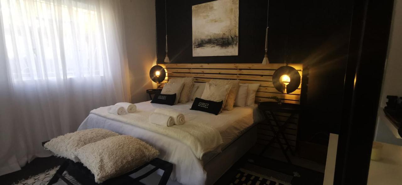 Exquisite Private Luxury Suite With King Bed At Bokmakierie Villas Уиндхоек Екстериор снимка
