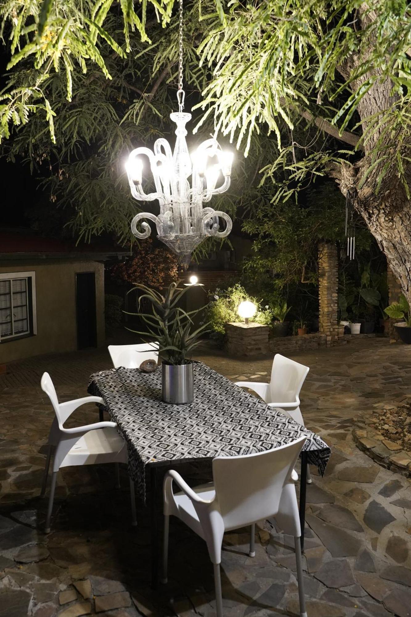 Exquisite Private Luxury Suite With King Bed At Bokmakierie Villas Уиндхоек Екстериор снимка